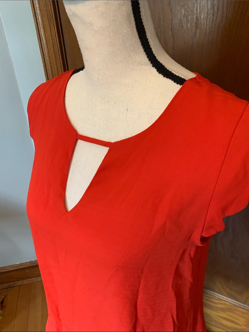 E&M Women's Red Cap-Sleeve Keyhole Blouse - Picture 7 of 9